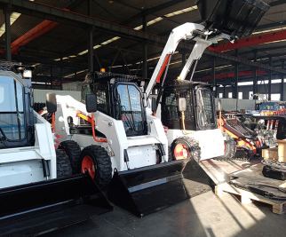 اختبار أداء واقعي خلال زيارة أحد العملاء الإيطاليين: التغلب على حفرة بعمق مترين ومنحدر بزاوية 45 درجة بسهولة