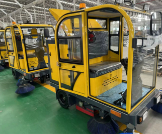 زيارات العميل الأفريقي لعرض مكنسة الركوب في الموقع