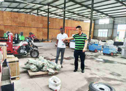 قام العملاء الإيفواريون بزيارة keruide لتفقد الكناس وتوصلوا إلى نية التعاون على الفور